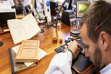 欧米茄手表换原厂电池